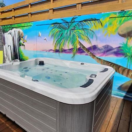 "Chez Claudia "Charmant Logement Avec Jacuzzi Privatif En Toute Intimite Sur Belle Terrasse Exterieure En Bois Et Piscine Courcelles المظهر الخارجي الصورة