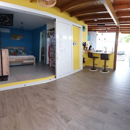 "Chez Claudia "Charmant Logement Avec Jacuzzi Privatif En Toute Intimite Sur Belle Terrasse Exterieure En Bois Et Piscine Courcelles المظهر الخارجي الصورة