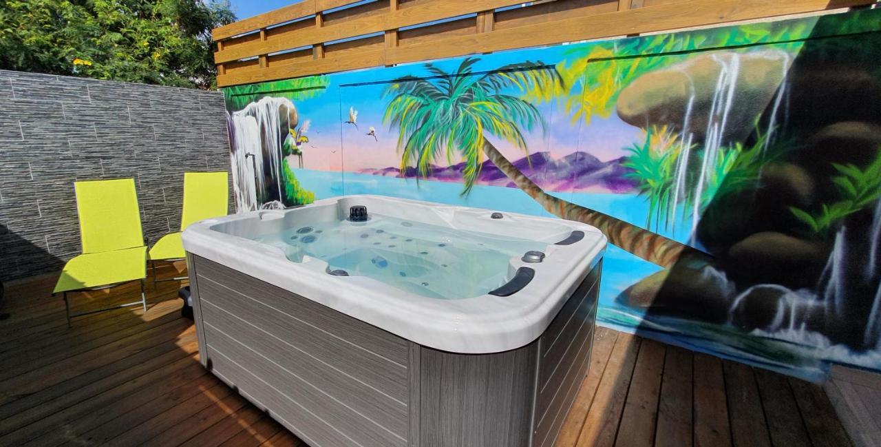 "Chez Claudia "Charmant Logement Avec Jacuzzi Privatif En Toute Intimite Sur Belle Terrasse Exterieure En Bois Et Piscine Courcelles المظهر الخارجي الصورة