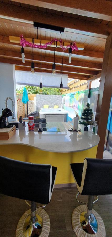 "Chez Claudia "Charmant Logement Avec Jacuzzi Privatif En Toute Intimite Sur Belle Terrasse Exterieure En Bois Et Piscine Courcelles المظهر الخارجي الصورة