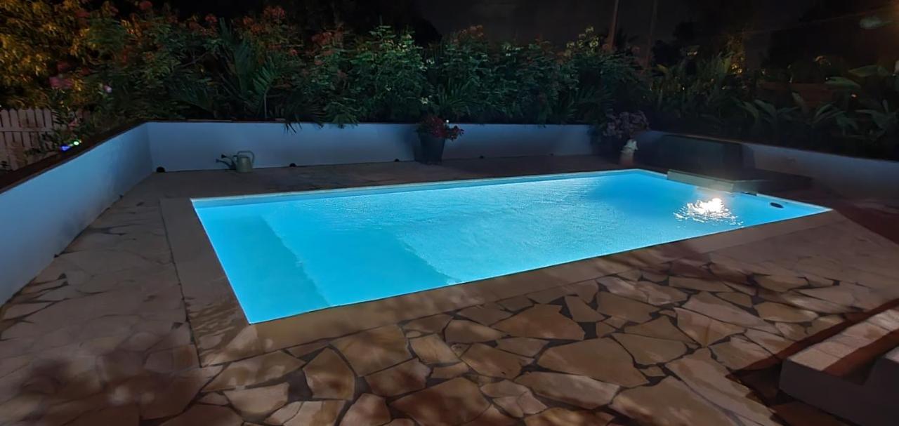 "Chez Claudia "Charmant Logement Avec Jacuzzi Privatif En Toute Intimite Sur Belle Terrasse Exterieure En Bois Et Piscine Courcelles المظهر الخارجي الصورة