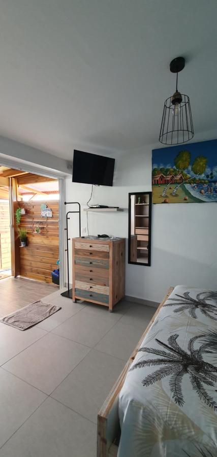 "Chez Claudia "Charmant Logement Avec Jacuzzi Privatif En Toute Intimite Sur Belle Terrasse Exterieure En Bois Et Piscine Courcelles المظهر الخارجي الصورة