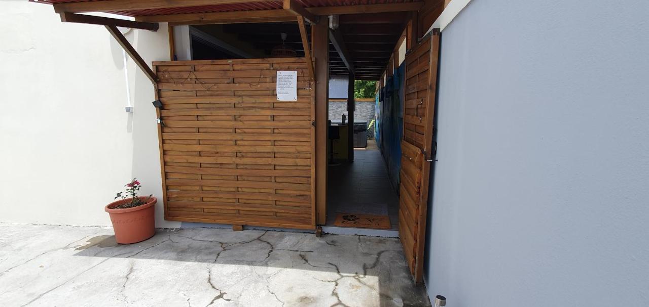 "Chez Claudia "Charmant Logement Avec Jacuzzi Privatif En Toute Intimite Sur Belle Terrasse Exterieure En Bois Et Piscine Courcelles المظهر الخارجي الصورة