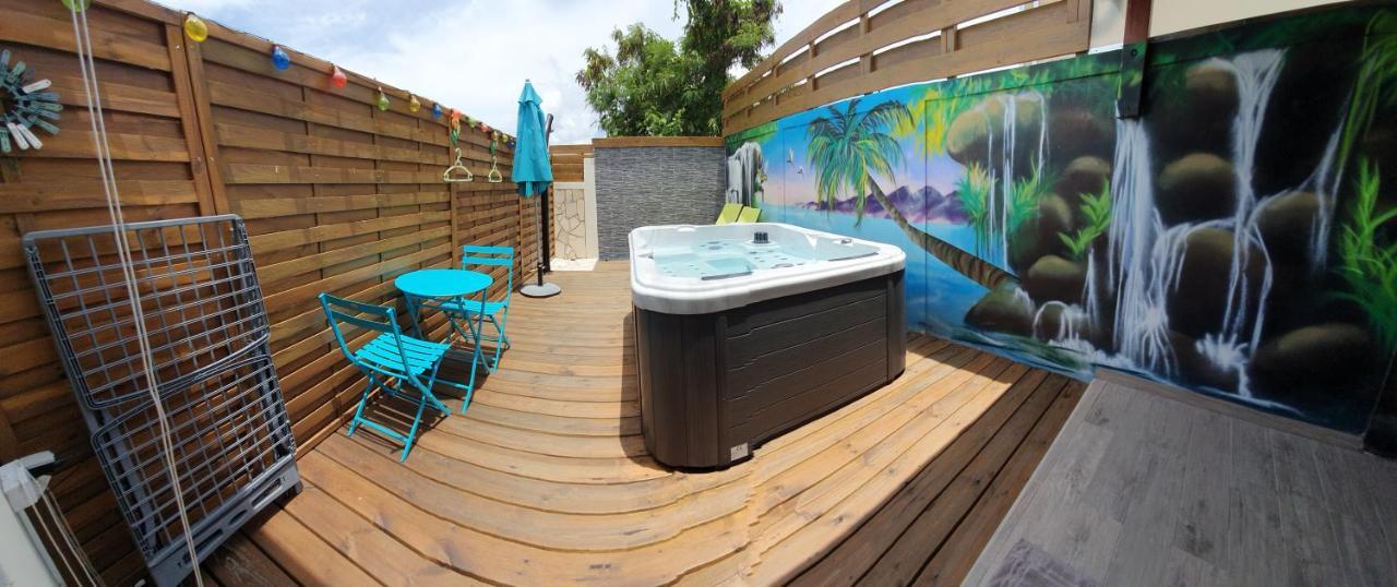 "Chez Claudia "Charmant Logement Avec Jacuzzi Privatif En Toute Intimite Sur Belle Terrasse Exterieure En Bois Et Piscine Courcelles المظهر الخارجي الصورة